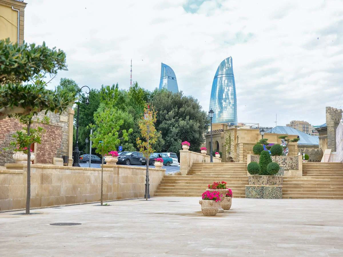 Perła pośród pól naftowych